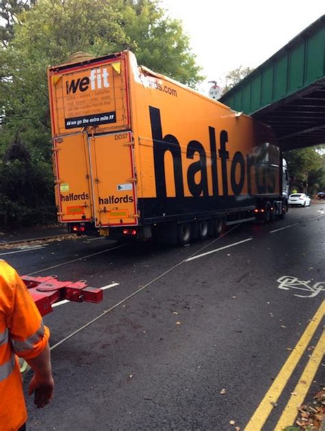 halfords lorry stuck under bridge